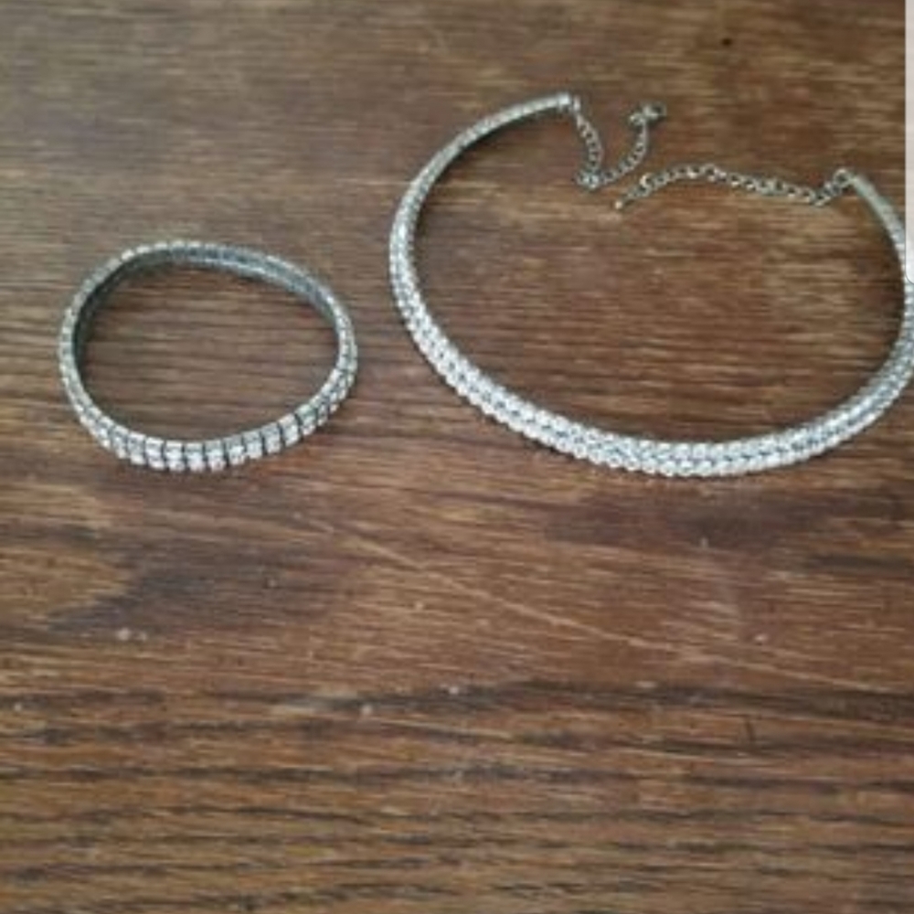 Swarovski choker and bracelet set